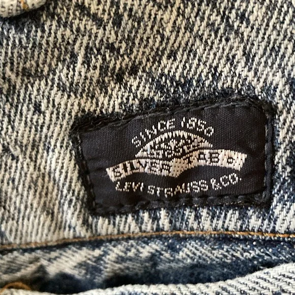 LEVI’S vintage 80s Silver Tab Denim Pleated Front Blue Jeans W30